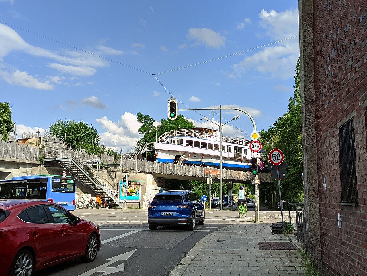 Alte Utting auf der ehemaligen Eisenbahnbrücke, von der Lagerhausstraße aus gesehen.